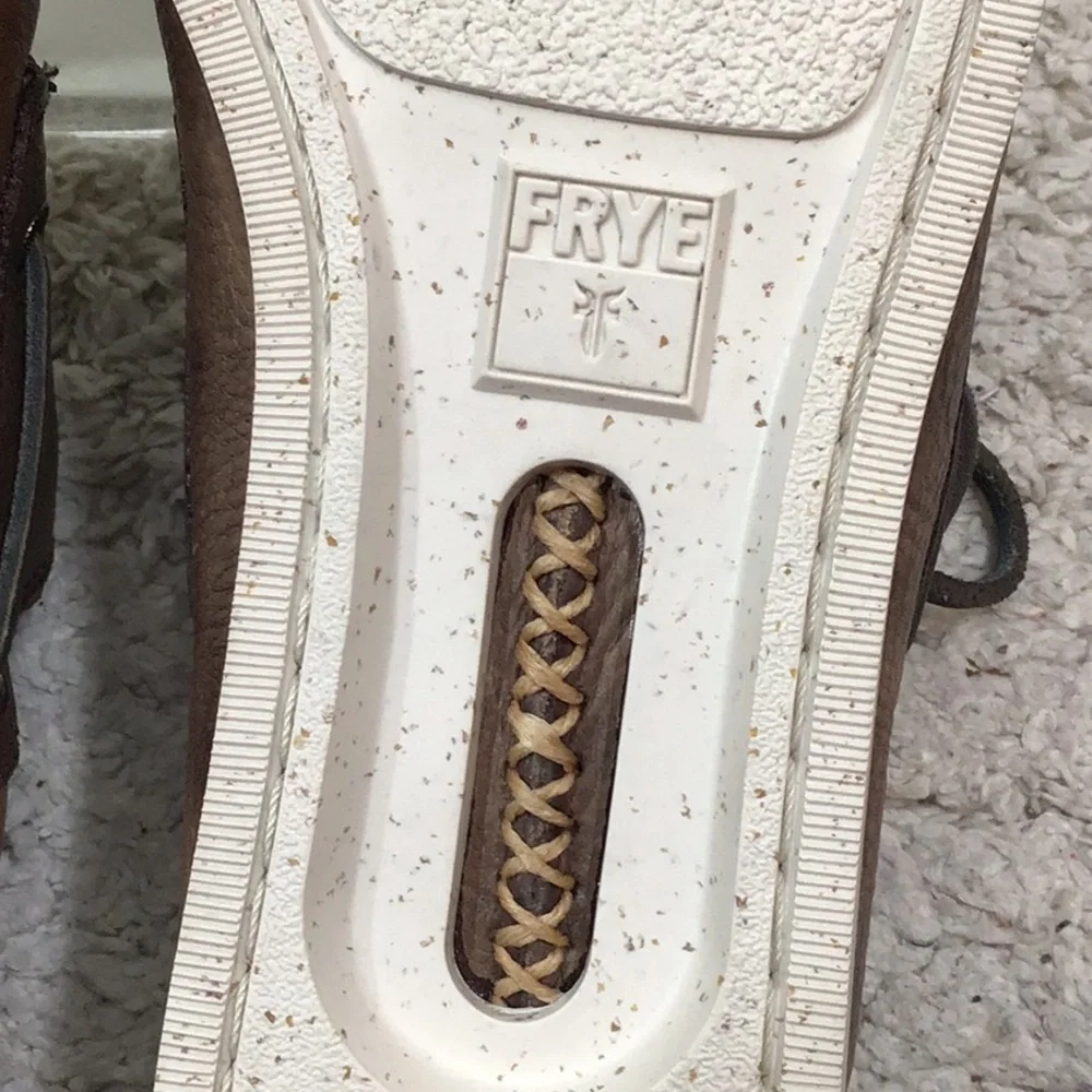 Frye men’s distressed brown leather boat shoes 9.5